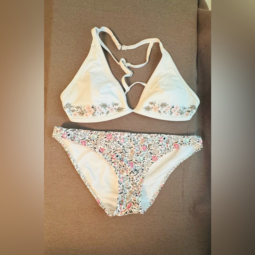 Abercrombie and Fitch bikini white with embroidered  Flowers size small